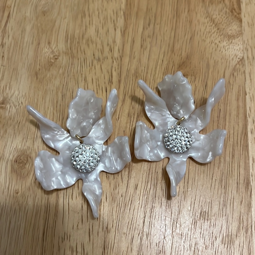 Lele Sadoughi mother of Pearl flower earrings